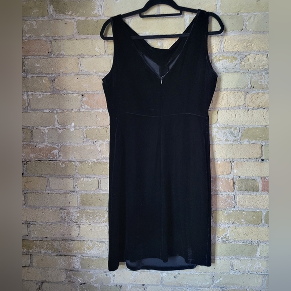 NY&CO New York & Company Mini Dress Black Velvet Slouch Weighted Front Sz. 10 - Picture 3 of 7